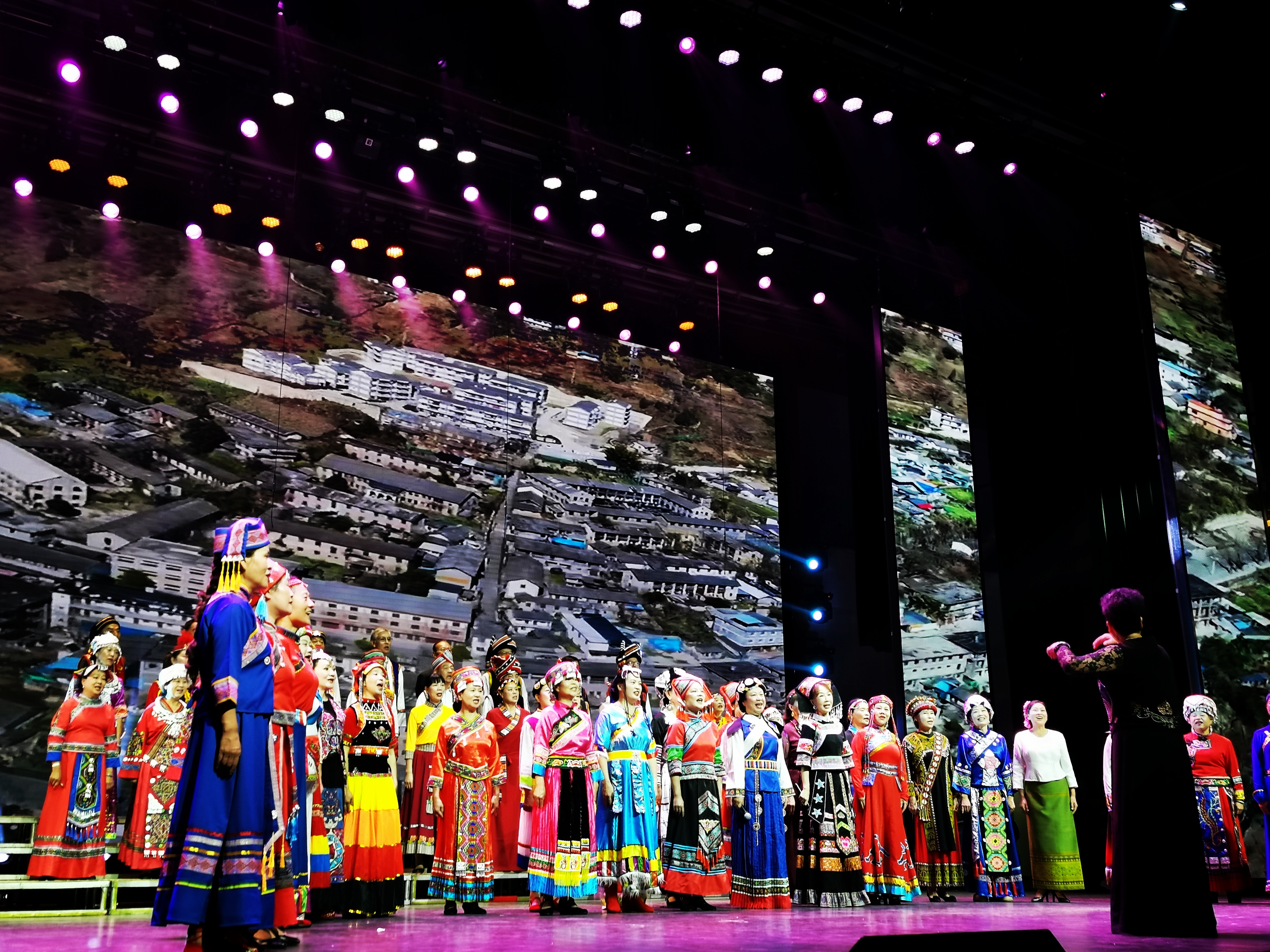 红歌颂祖国，银龄展风采，“放歌彩云南”合唱盛宴震撼开场