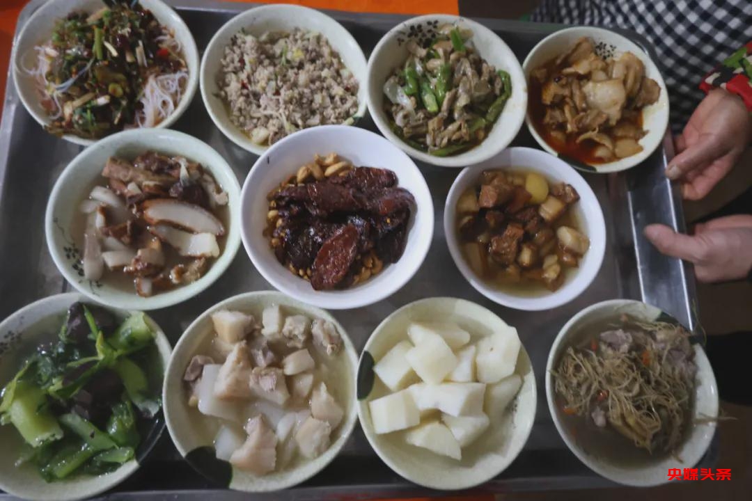 种类丰富的杀猪菜 文山州委宣传部 供图