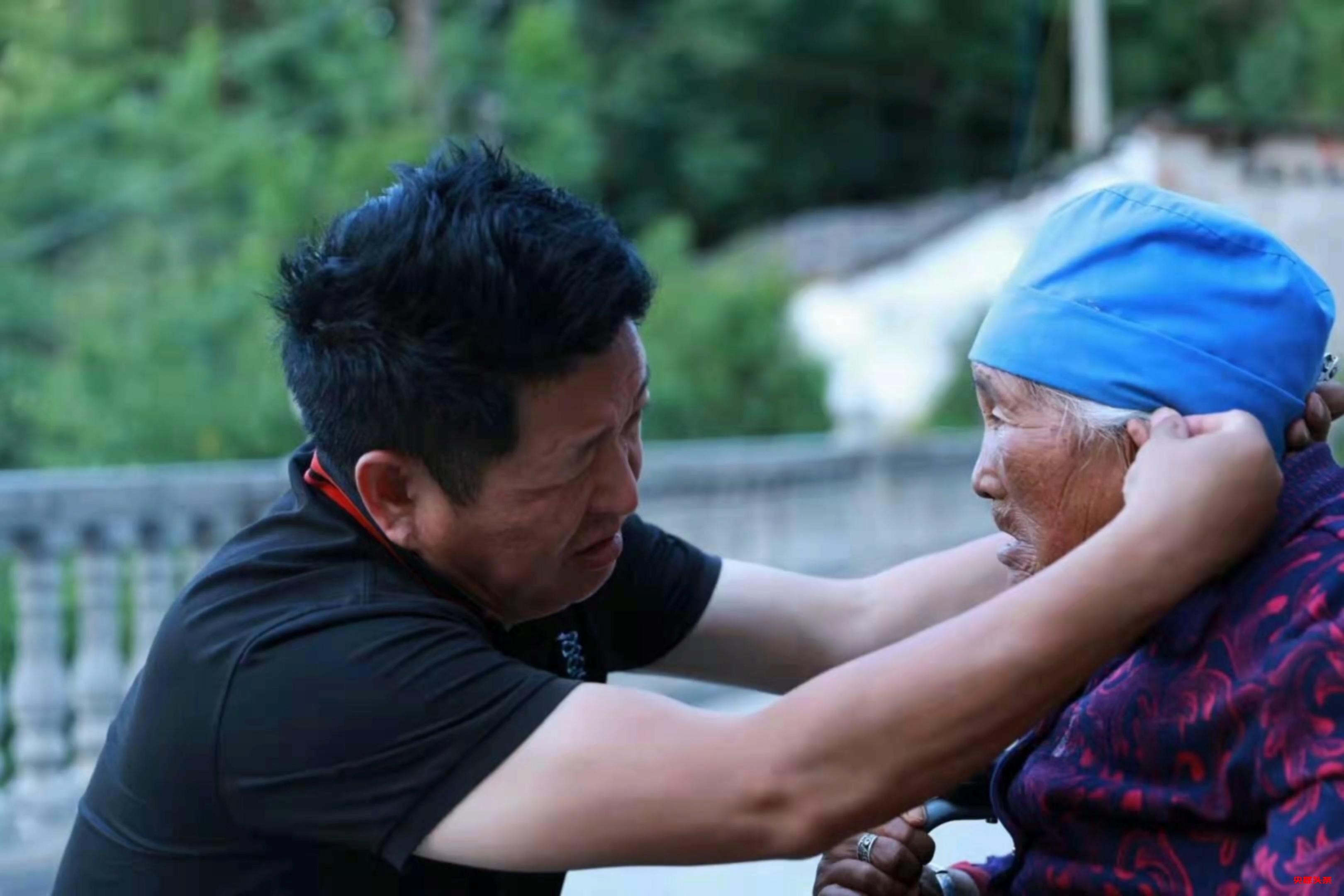 《三十春秋》李俊峰MV演唱专辑正式发行，昆明见证音乐新里程碑